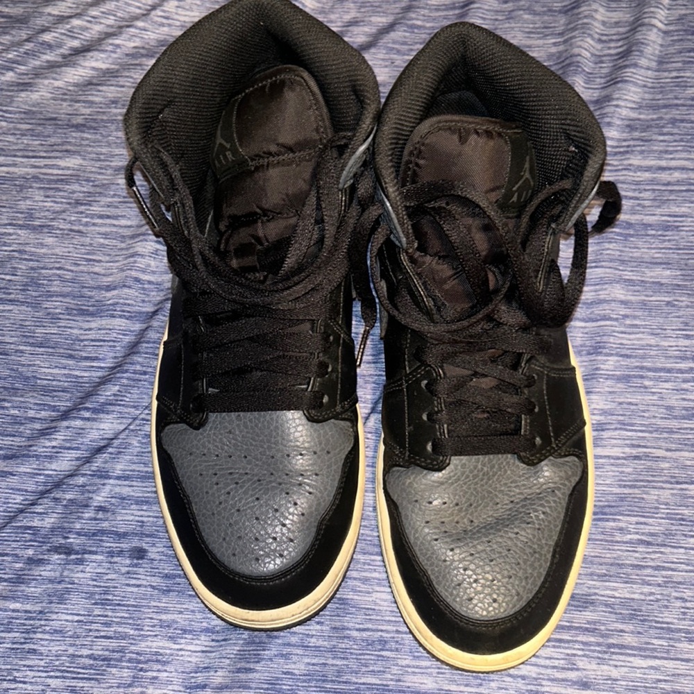 Used Jordan 1 mid.  Shadow gray, men’s size 9.